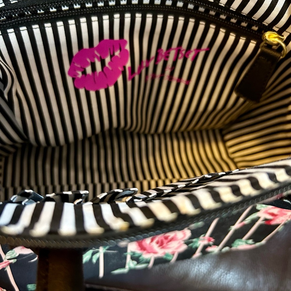 Betsey Johnson NWOT  Luv Betsey purse. - Picture 6 of 10